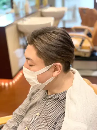 カラー メンズ ✨ホワイトカラー✨ ホワイトブリーチ✨のヘアスタイル