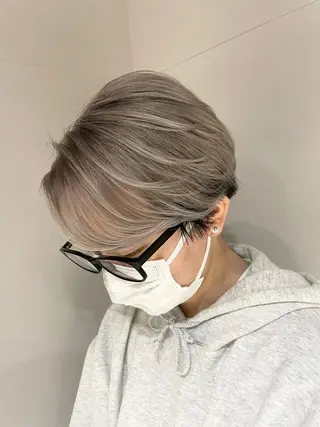 ショート カラー ブリーチ👩🦳/ ✂︎MANAMIのヘアスタイル