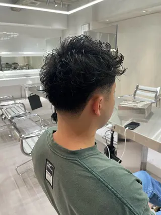 ショート パーマ メンズ ⚡メンズパーマフ ェードカットTomyのヘアスタイル
