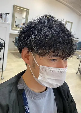 ショート パーマ 饒平名 知也のヘアスタイル