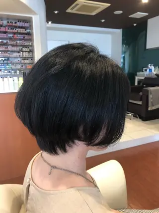 ショート カラー 榧木 萌香のヘアスタイル