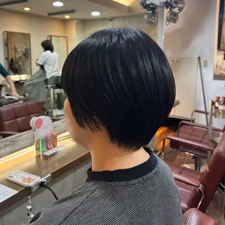 ショート レイヤー/ハッシュカ ット/顔周り/フウカのヘアスタイル