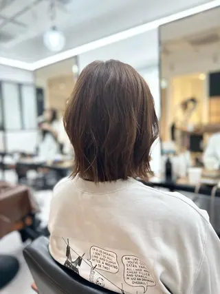 ミディアム カラー パーマ ヘアアレンジ メンズ キッズ ネイル マツエク・マツパ アイブロウ レイヤーカット／顔周 りカット/縮毛矯正のヘアスタイル