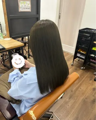 ロング カラー 東山 紗月のヘアスタイル