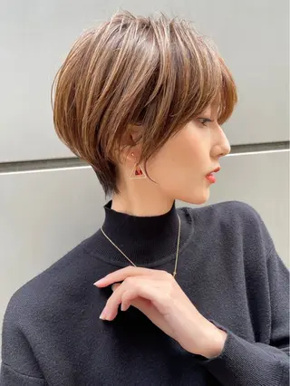 ショート 髪質改善|透明 感カラー🩵レイヤーのヘアスタイル