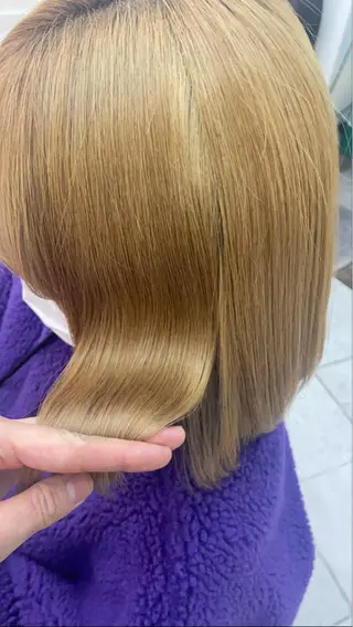 ミディアム ベージュカラー/ いぢちるみのヘアスタイル