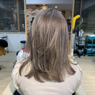 セミロング ハッシュ・ウルフ🐺 小顔レイヤー松山直史のヘアスタイル