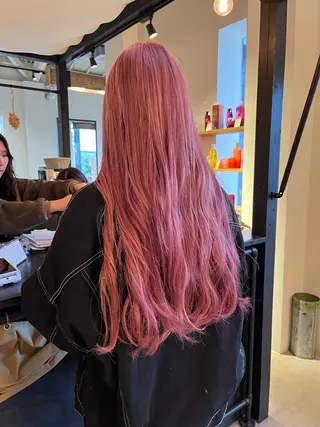 ロング カラー シマダ ユウナのヘアスタイル