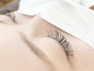 マツエク・マツパ Eyelash&Nail the B 岡崎店所属・杉谷 綾子のマツエク・マツパデザイン