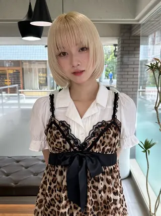 ショート 白髪ぼかし×デザイン 🕊️🫧ホウジョウのヘアスタイル