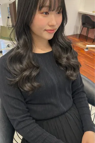 ロング パーマ コテ巻きパーマ💙 シノヤユイのヘアスタイル