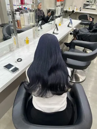 ロング 寒色＆ブリーチ特化 寒色MiOのヘアスタイル