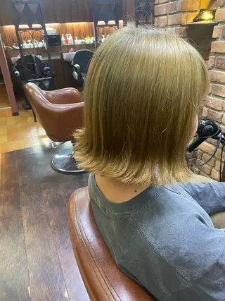 ミディアム カラー DOLCE尾亦 花織のヘアスタイル