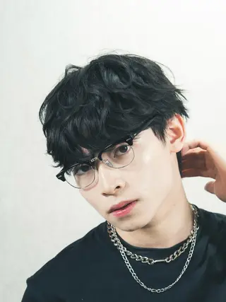 ショート カラー パーマ メンズ 【シャドウパーマ センターパート】義心のヘアスタイル