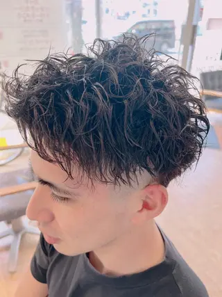 ショート パーマ 髪質改善TR特化 副店長 坂田一樹】のヘアスタイル