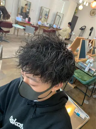 ショート パーマ メンズ くせ毛多毛特化 高橋　淳のヘアスタイル