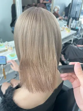 ミディアム カラー 🫧艶ダブルカラー ブリーチ🫧トモヤのヘアスタイル