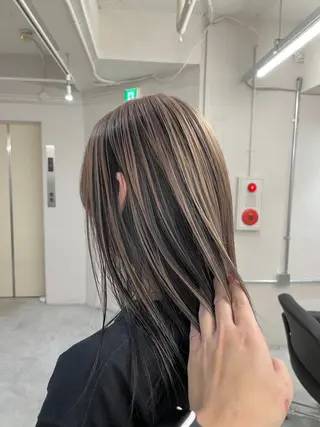 セミロング カラー グレージュ/透け感 カラー/透明感カラーのヘアスタイル