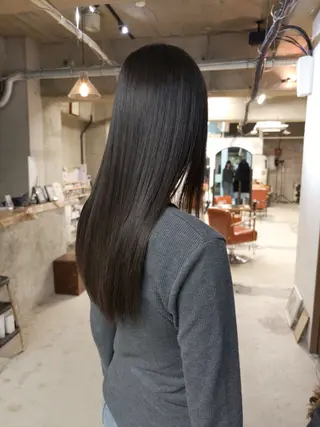 ロング KVELL ユナのヘアスタイル