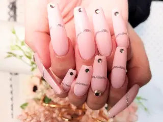 ネイル DI'A ネイルサロンのネイルデザイン