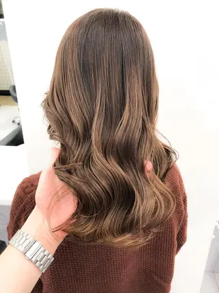 セミロング カラー ハイトーン×レイヤー カットTAKUMIのヘアスタイル