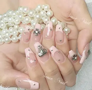 ネイル Queening 🦋のネイルデザイン