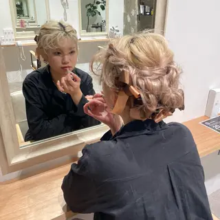 ヘアアレンジ ハイトーン🦄ネイル 💞のぶちのネイルデザイン
