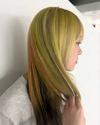ロング カラー BURROW うえみ 寿々のヘアスタイル