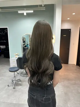 ロング 韓国風 白髪ぼかし NAOTOのヘアスタイル