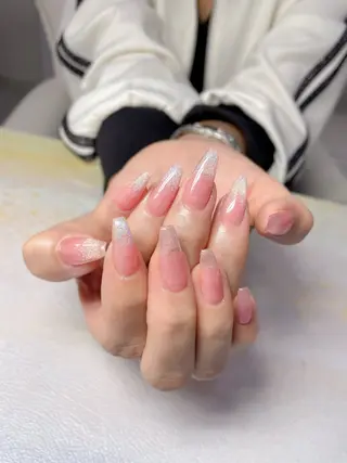 ネイル H1Nail 白のネイルデザイン