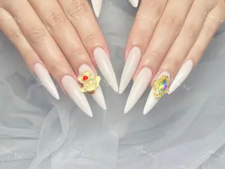 ネイル 🦋 Queenieのネイルデザイン