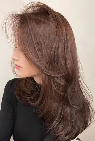セミロング カラー 🌟小顔レイヤー× 赤み消し透明感カラーのヘアスタイル
