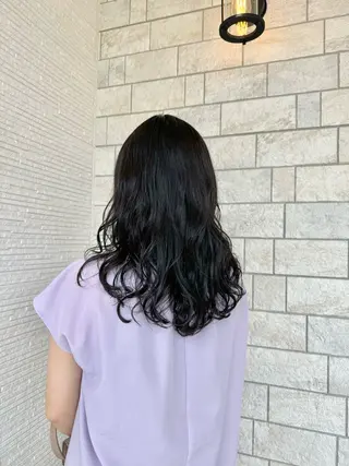 セミロング パーマ YUKA .のヘアスタイル