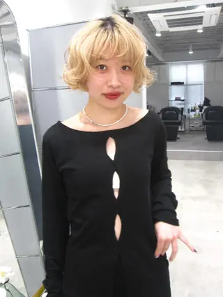 ミディアム トレンド/天神大名 ハイトーン/レイヤーのヘアスタイル