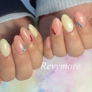 ミディアム ネイル nail salon Revymoreのネイルデザイン