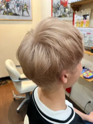 ショート まさき✂︎ブリーチ／ デザインカラーのヘアスタイル