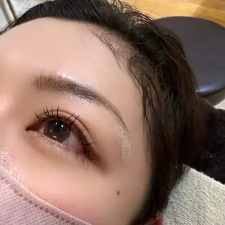 マツエク・マツパ femme 當田 莉央のヘアスタイル