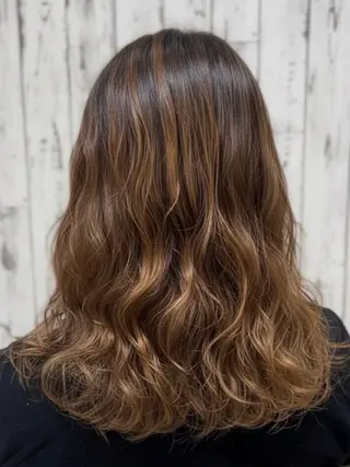 セミロング 髪質改善【新宮】石川 周併ブリーチ毛OKのヘアスタイル