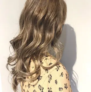 ロング カラー ブリーチ👩🦳/ ✂︎MANAMIのヘアスタイル