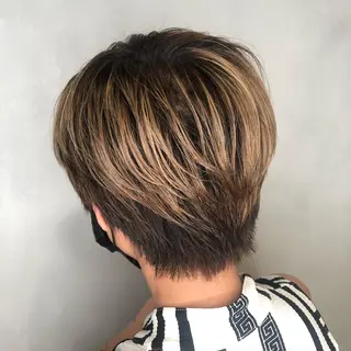 ショート カラー 井澤 和花のヘアスタイル