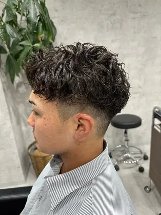 ショート パーマ メンズ ユウ🪄 パーマ指名No1のヘアスタイル