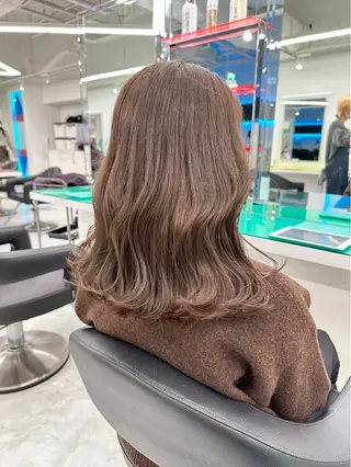 ミディアム カラー 透明感ベージュ🤎 manami👒🌿のヘアスタイル