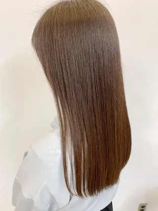 ミディアム カラー トップ スタイリストのヘアスタイル