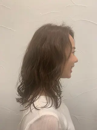 セミロング カラー パーマ ヘアアレンジ ミドウチ アヤカのヘアスタイル