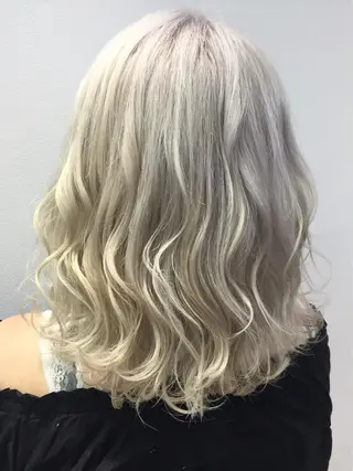 ミディアム カラー 渡邊 唯のヘアスタイル