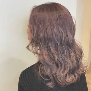 セミロング カラー 川上 麻梨阿のヘアスタイル