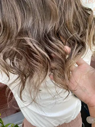 ロング カラー デザインカラー✨新倉 佑奈のヘアスタイル