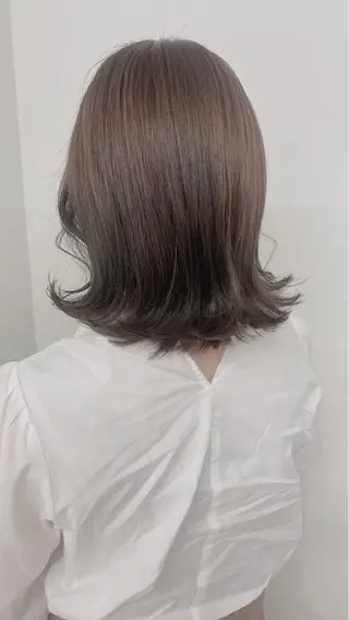 ミディアム 透明感/グレージュ/ ベージュ/るな🪽のヘアスタイル