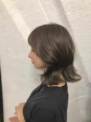 ミディアム カラー ヘアアレンジ 白髪ぼかしハイライト バレイヤージュヤマトのヘアスタイル