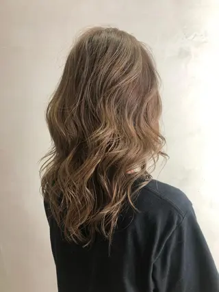 ミディアム カラー yui .のヘアスタイル